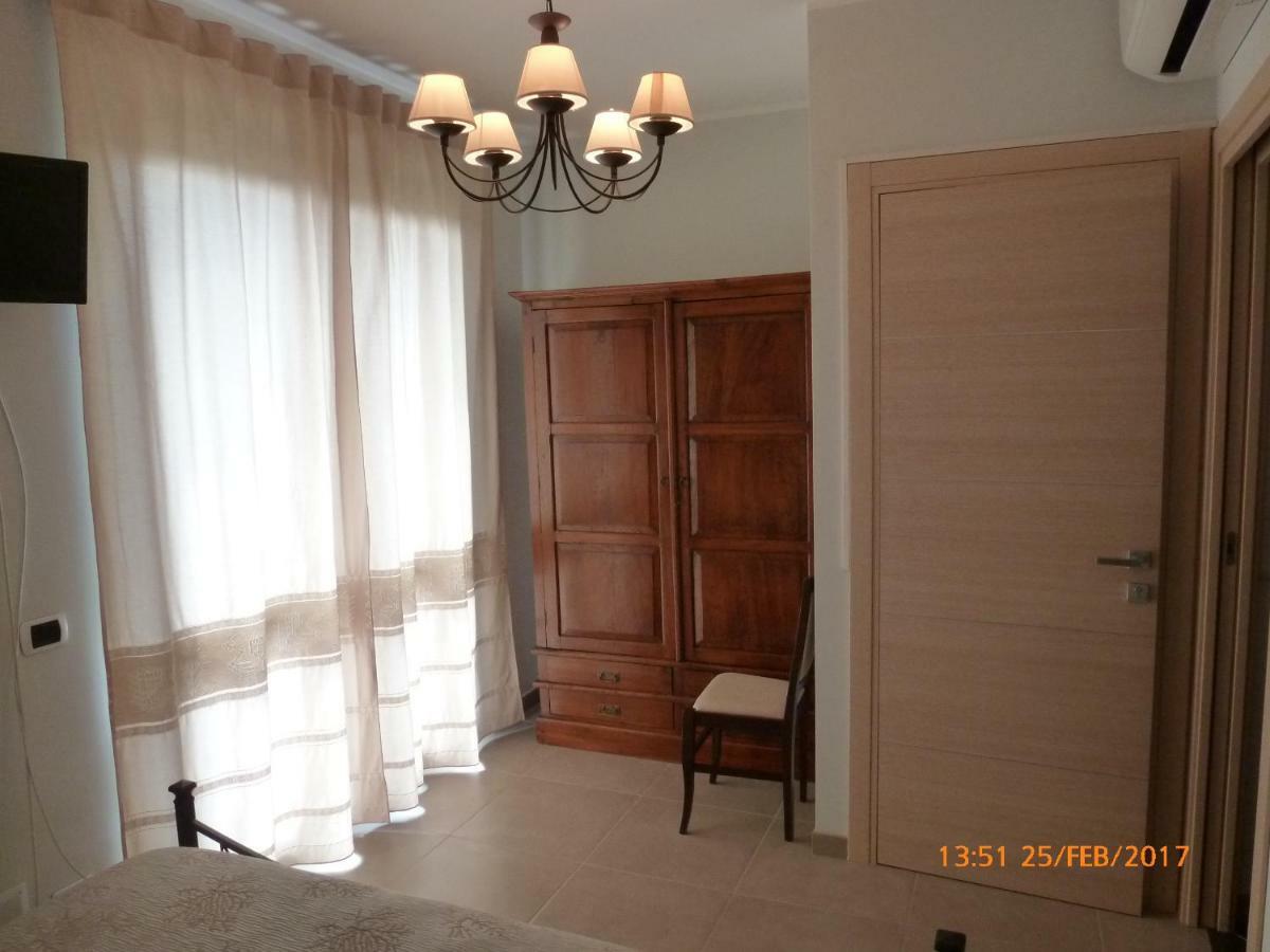 プーラ Emozioni D'Estate Bed & Breakfast エクステリア 写真