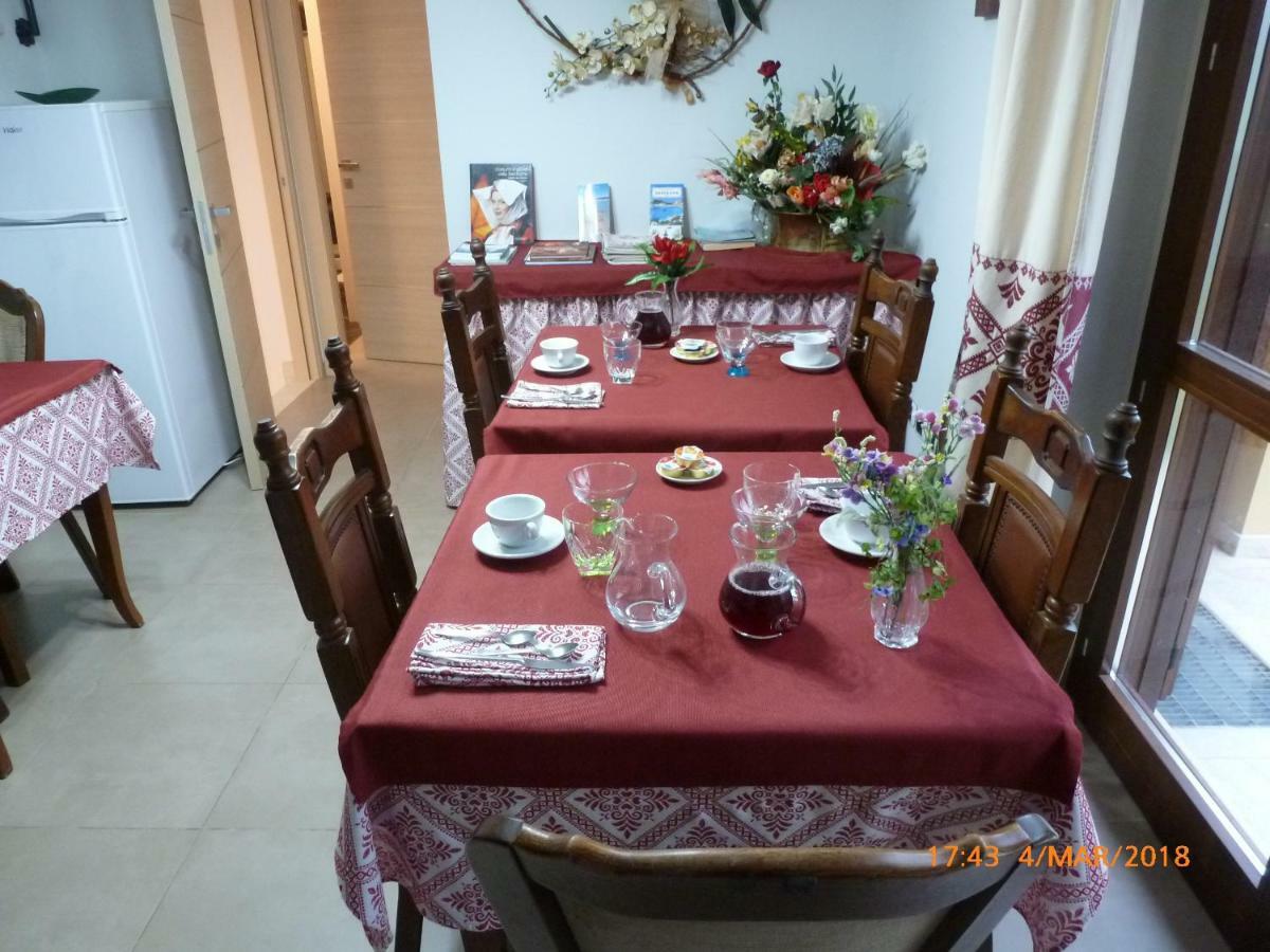 プーラ Emozioni D'Estate Bed & Breakfast エクステリア 写真